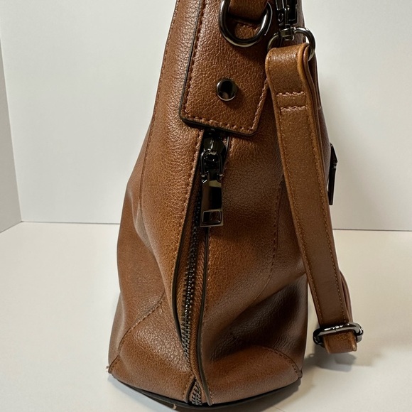 Realer Chic Tan Leather Shoulder Bag - Picture 3 of 9